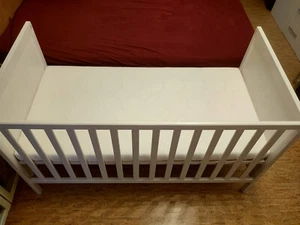 Ikea SUNDVIK Babybett Kinderbett 70x140cm (weiß) + SKÖNAST Schaummatratze 70x140 - Bild 1 von 6
