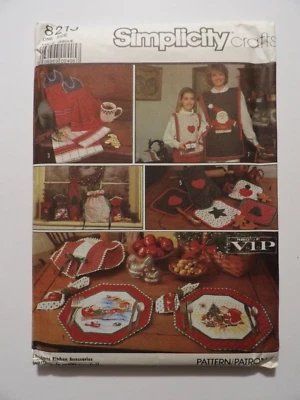 Simplicity Crafts 8213 Placemats Pot Holders Aprons Napkins Uncut - Image 1 of 3