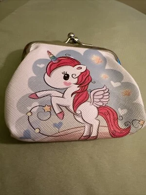 Monedero de cambio de moneda XS Unicornio blanco y rosa en un Lt azul con corazón y estrellas Foto 1 de 4