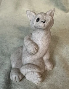 Quarry Critters "CARLA" Gray Cat Figurine Second Nature Design 2000 Winking - Picture 1 of 7