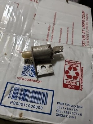 Interruptor de respaldo Chevy Corvair 1960 a 1964 con tres velocidades 6256801 1961 1962 1963 Foto 1 de 4