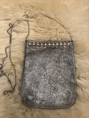 Leatherock 仿旧银色皮革斜挎包钱包水钻金属耳钉 — 第 1/4 张图片