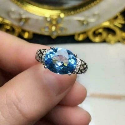 Anel de noivado solitário de diamante topázio azul corte oval 4 quilates acabamento em ouro branco 14K - Imagem 1 de 4