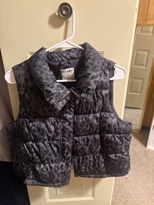 Chaleco acolchado Old Navy para mujer aislado negro estampado de leopardo cremallera completa talla grande Foto 1 de 3