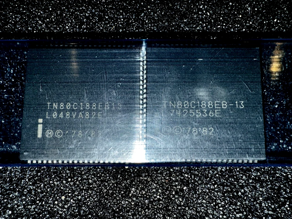 TN80C188EB13 Foto 1 de 1