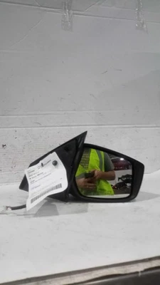 Espejo retrovisor derecho usado se adapta a: Nissan Versa Power SDN 2016 sin plataforma de intermitentes Foto 1 de 4