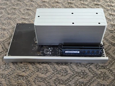 Apple Mac Pro Mid 2012 MacPro 5.1 Quad Core Intel Xeon 3,2GHZ 8GB Ram CPU Tray - Bild 1 von 3