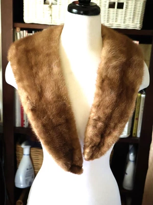 Cuello de piel vintage visón marrón claro largo a presión usado 44" largo forrado satinado Foto 1 de 4