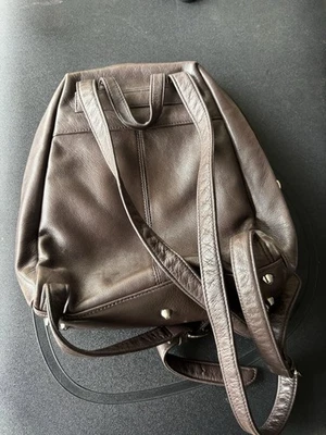 Mochila Wilson's de cuero Pelle Studio de cuero tostado pequeña para mujer Foto 1 de 3