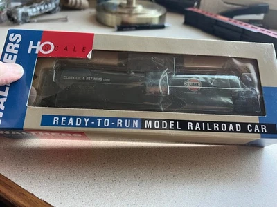 Walthers HO 932-7261 Clark UTLX 23,000 Gallon Tank Car #77538 in HO NIOB - Image 1 of 4