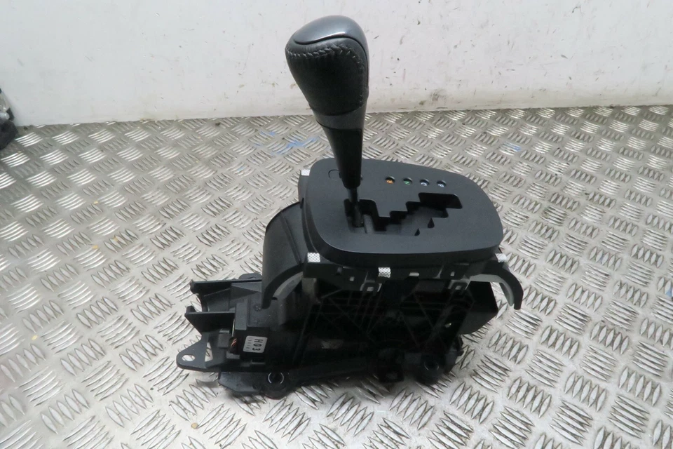 Toyota Yaris 2020 1,5 híbrido 5 puertas selector de marchas automático palanca de cambios ref5687 Foto 1 de 4