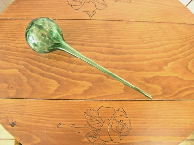 Стеклянная трубка для полива ручной работы глобус зеленый + белый - Изображение 1 из 4