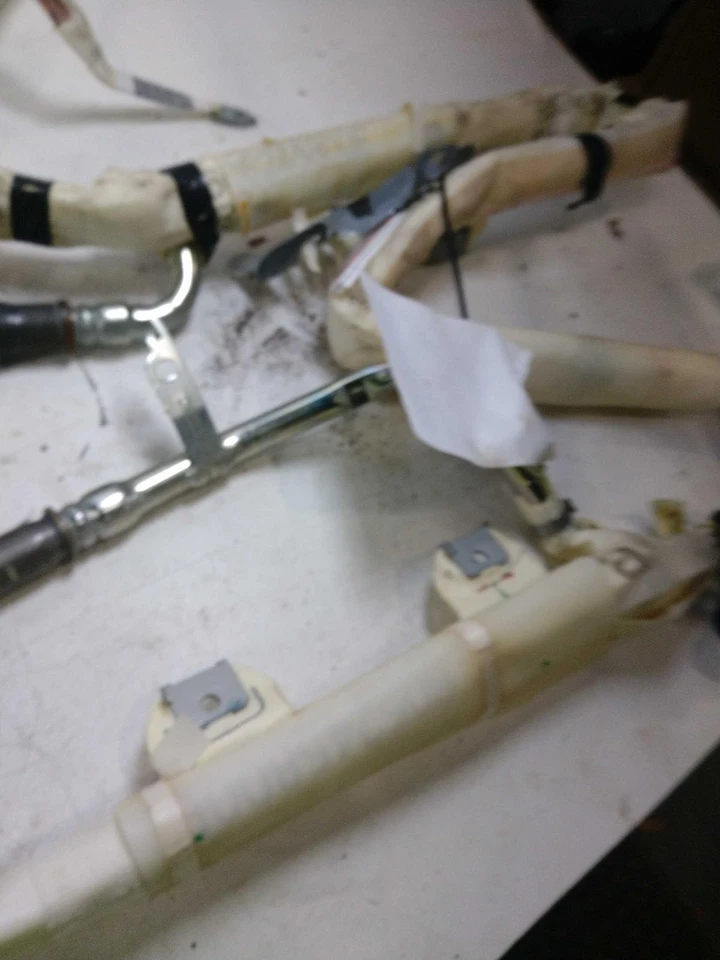 Used Right Curtain Air Bag fits: 2010 Nissan Pathfinder passenger roof Right Gra - Image 1 of 4