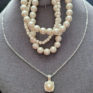 Vintage Roman Pearl Pendant & Chain Triple Strand Bracelet Glass Pearls Elegant - Picture 1 of 10