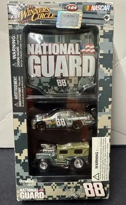 Dale Jr #88 2008 Guardia Nacional camuflaje NASCAR COT juego de caja de 2 autos diecast 1/64 NUEVO Foto 1 de 4