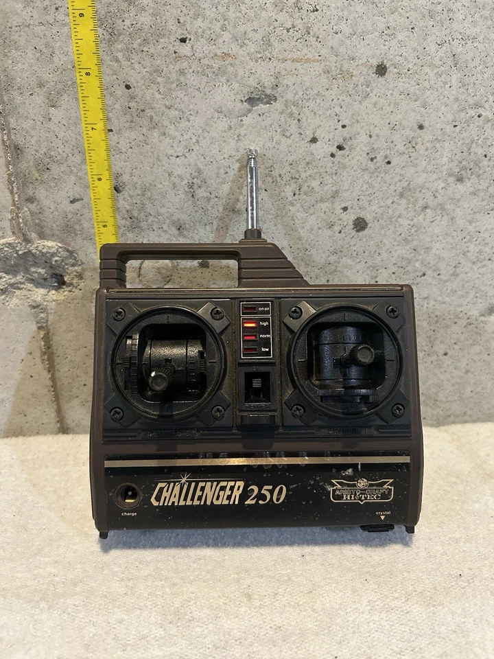 Aristocraft Hi-Tech Challenger 250 *Encendido* Limpio Foto 1 de 4