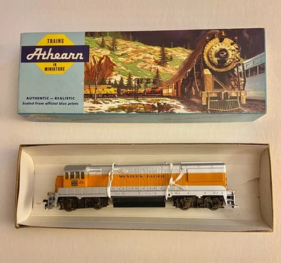Athearn HO Scale Western Pacific U28B/U30B Diesel Locomotive Blomberg Trucks - Image 1 of 4