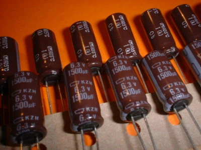 5x Elko 1500µF / 6,3V 105°C 8x19mm RM 5mm 1500uF - Bild 1 von 2