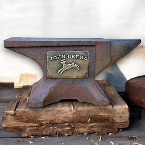 Yunque de hierro fundido John Deere con acabado antiguo vintage y marca de fabricante estampada - Imagen 1 de 7