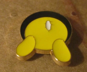 #P045 Disney Winnie the Pooh bottom stuck in honey pot  Enamel Brooch Pin - Picture 1 of 3