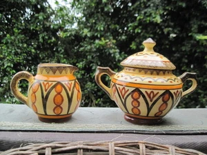 VINTAGE SAMMLERSTÜCK HB QUIMPER FRANKREICH GEOMETRISCHES DESIGN ZUCKERDOSE & SAHNEKÄNNCHEN SET - Bild 1 von 9