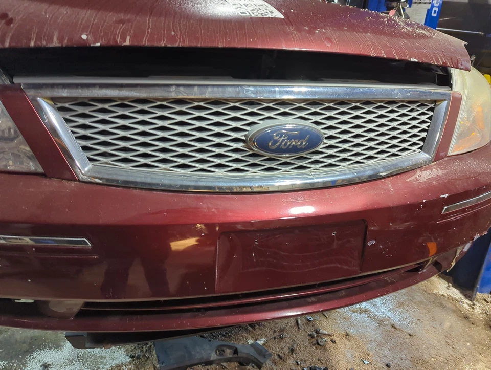 Parachoques de parrilla delantera Ford Five Hundred 2005-2007 no incluido RQODF Foto 1 de 1