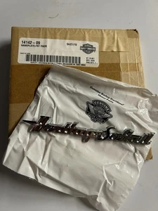 OEM H-D SOFTAIL FRONT FENDER NAMEPLATE - 14142-09 - Bild 1 von 1