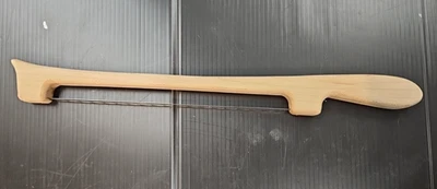 Cuchillo para pan con arco de violín con mango de madera clara hecho en Montana poco más de 15,5" Foto 1 de 4