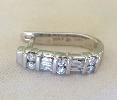 ÚNICO PENDIENTE DE ARO DE DIAMANTES DE ORO BLANCO DE 14k - 2,20 gms, 0,65 pulgadas, 0,24 ctw Foto 1 de 4