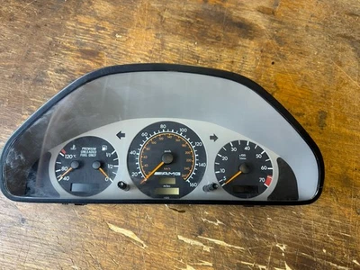 Cuadro de instrumentos velocímetro 95 96 97 Mercedes-Benz C36 AMG W202 Foto 1 de 4