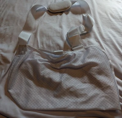 White Mesh Arm Sling One Size - Image 1 of 3