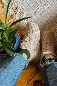 HOKA Clifton L Suede Low Top Sneakers Unisex 10W/9M Light Tan Round Toe Lace Up - Picture 1 of 19