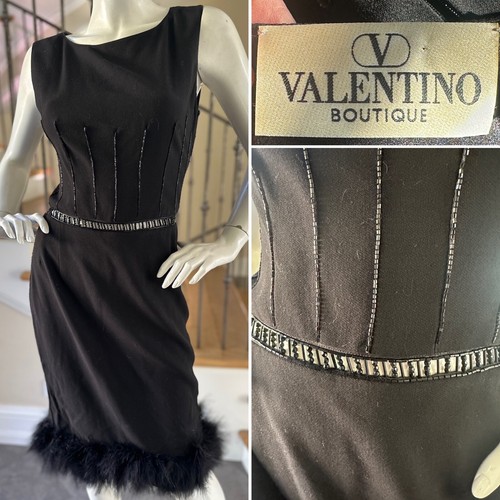 Abito da cocktail Valentino vintage anni 80 nero con perline e bordo in piuma