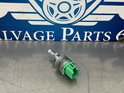 Interruptor de pedal de freno Lexus SC430 2007 - Denso - 83 k Foto 1 de 4