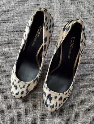 Bombas femininas BCBGeneration para cabelo de panturrilha leopardo chita tamanho 6B - Imagem 1 de 4