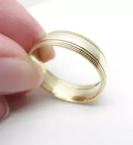 9ct Gold Wedding Ring Band Patterned Hallmarked 6mm Size S 1/2 with Gift Box - Picture 1 of 4