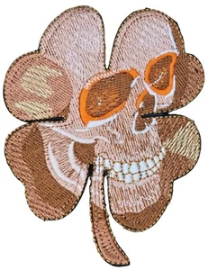 PIRATE SKULL CLOVER FOUR LEAF TACTICAL ARMY DESERT EMBROIDERED HOOK MORALE PATCH - Picture 1 of 2