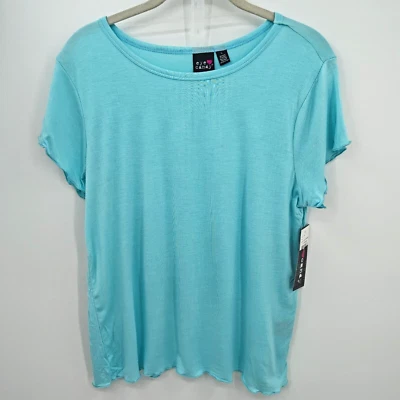 Top Eye Candy talla grande azul claro manga corta Foto 1 de 4