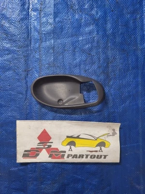 95-99 2G DSM Eclipse Talon Fabricante Original Pasajero Puerta Lateral Manija Bisel Stock Derecho #E1 Foto 1 de 2