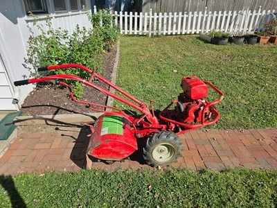 Rototiller de caballo Troy-Bilt de colección con generador y accesorio de arado Foto 1 de 4