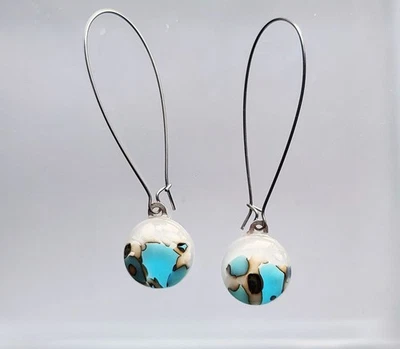 Pendientes artesanales de vidrio fundido vidrio reactivo, cables de acero quirúrgico Foto 1 de 4