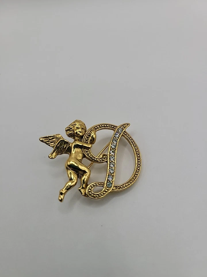 Broche Vintage Cupido Pin Tono Dorado Estrás Letra D Querubín Ángel Romántico Foto 1 de 4