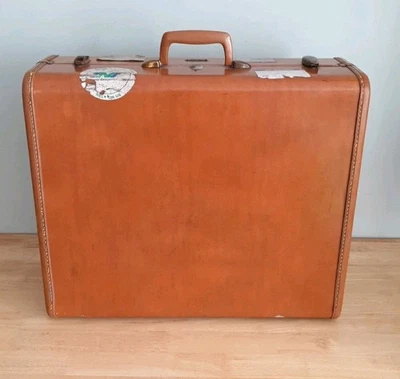 Vintage Samsonite Shwayder Bros Brown Suitcase Style 4651 54x45x19cm No Key - Image 1 of 4