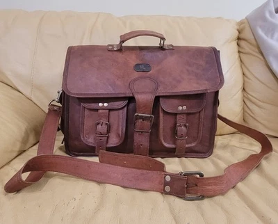 Cuero 16in Vintage Handmade Leather Messenger Bag Briefcase for Men and Women - Image 1 of 4