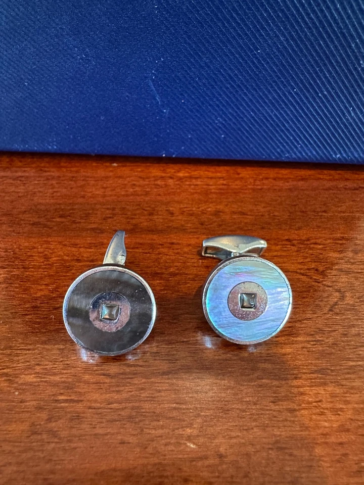 Gemelos disco nácar TATEOSSIAN plata esterlina y gris humo Foto 1 de 3