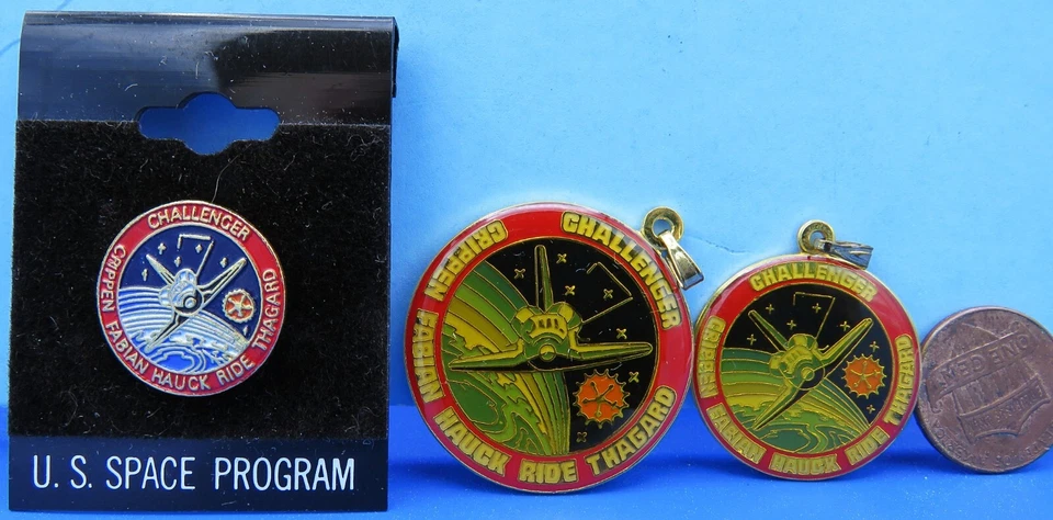 Par de dijes colgantes de la NASA y PIN '83 de colección STS-7 transbordador espacial Challenger SALLY RIDE Foto 1 de 1