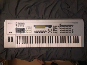 Yamaha MO6  Music Production Synthesizer (2005)  Workstation [61 Keys] - Bild 1 von 7