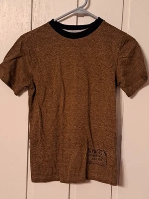 男孩款 T 恤尺寸 14/16 Kenneth Cole — 第 1/4 张图片