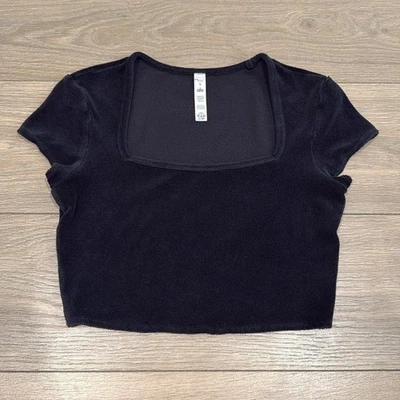 Camiseta corta de manga corta de tela de felpa negra junto a la playa ALO YOGA talla S Foto 1 de 4