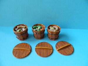 King & Country 1/30 scale Old Hong Kong 3 barrels of food toy set HK114G
